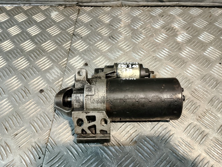 Moteur du démarreur Moteur BMW E90 E91 2.0 D 1005 831 596 BOSCH