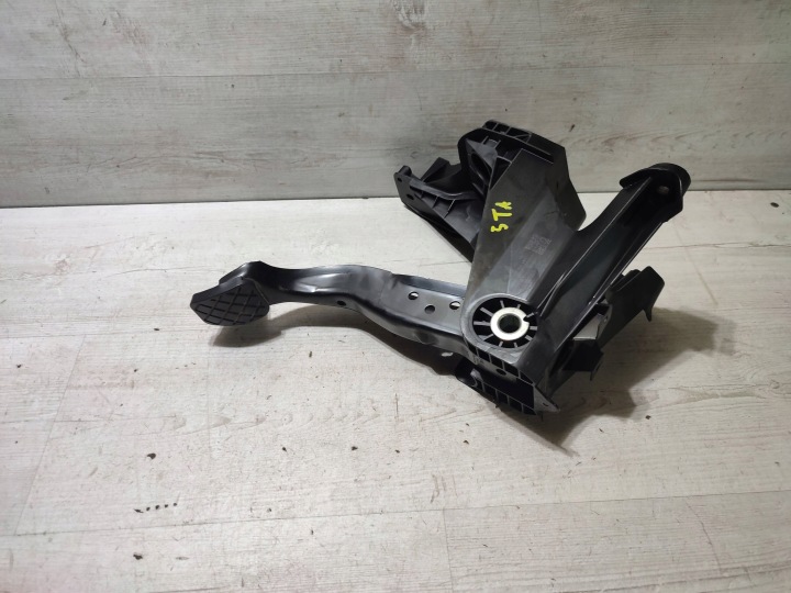 Volkswagen Touran III 2020 Pedal brakes