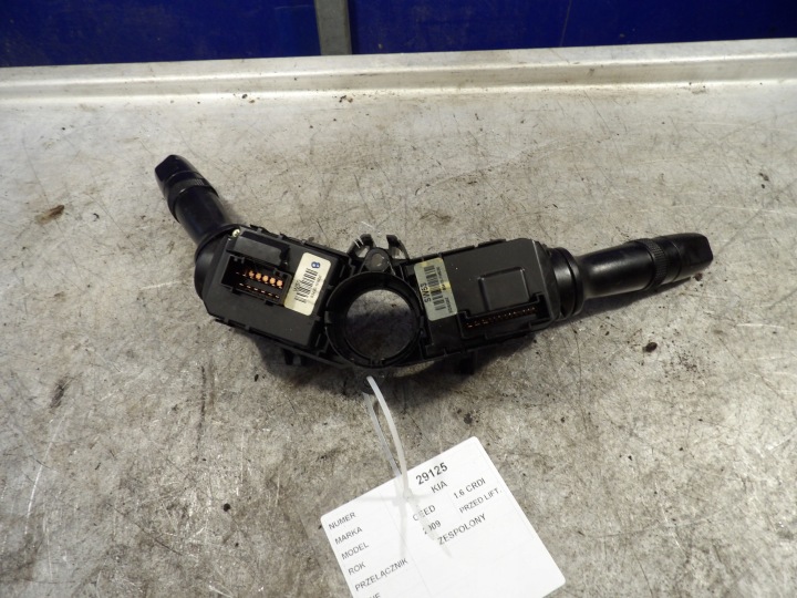 Kia Ceed et Commodo essuie glace 93410-1M530