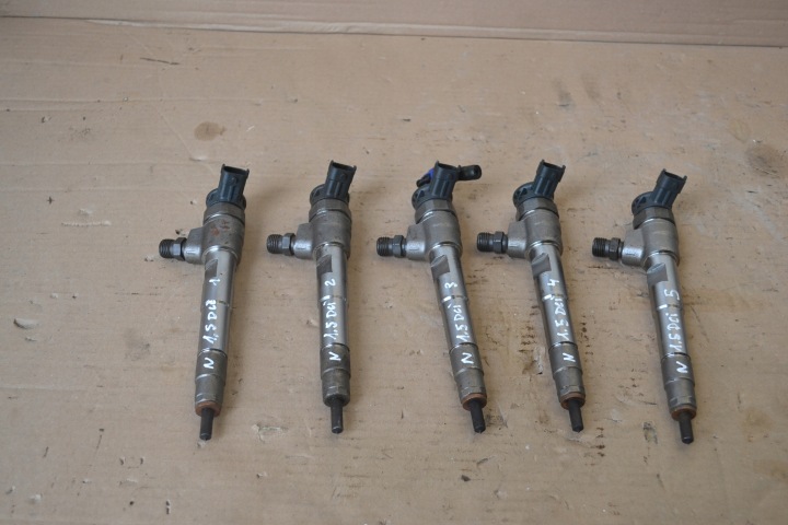Injecteur RENAULT DACIA 1.5 DCI 0445110800