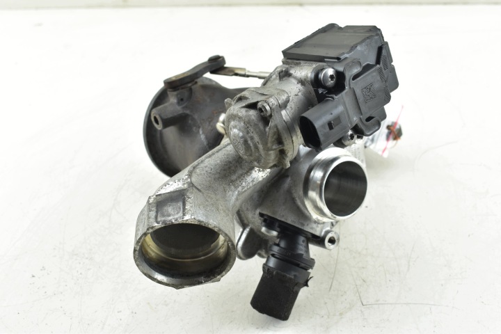Turbina VOLKSWAGEN PASSAT B7 SKODA OCTAVIA III 1.4 TSI 04E145721B