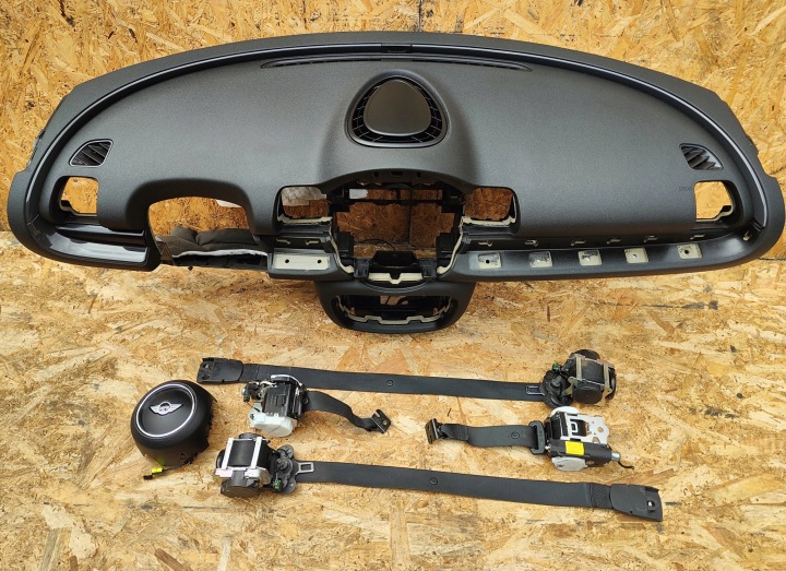 konzola prístrojová doska airbag napínacie pásy MINI COOPER F54 CLUBMAN