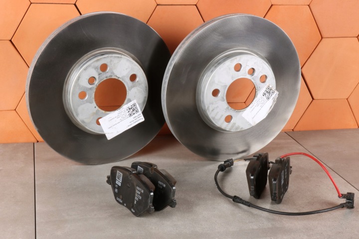 MINI F65 F66 F67 U25 kotuče desticky předek přední 307x24 6891079