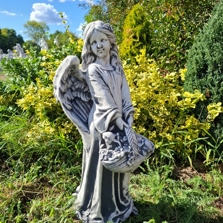 Betonová figurka Anděl s košíkem květin, figurka na pomník, anděl z betonu