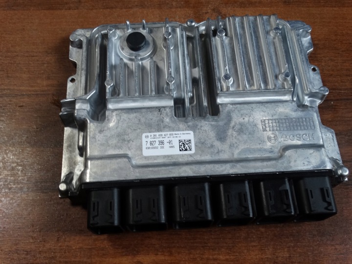control unit of the engine ECU BMW G30 G11 G05 G06 4.0dX 1 9