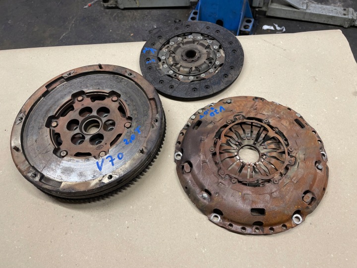 VOLVO V70 III 2,0 T MANUAL wheel flywheel clutch