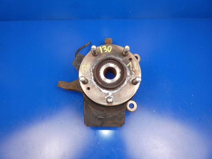HYUNDAI I30 II of the pivot swing right front