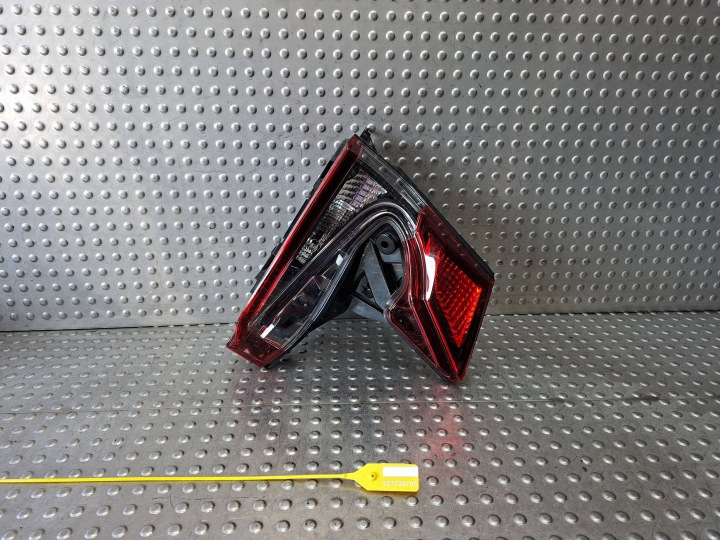 licht heck rechts für die heckklappe TOYOTA CHR LIFT 19-23 EU 81580-F4120-00