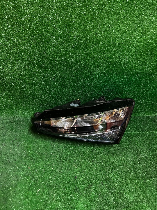 REFLEKTOR Gauche SKODA SCALA FULL LED 657941015