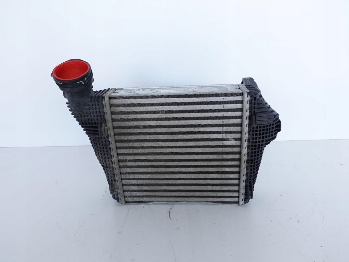PORSCHE MACAN TURBO GTS 14-18 intercooler pravý