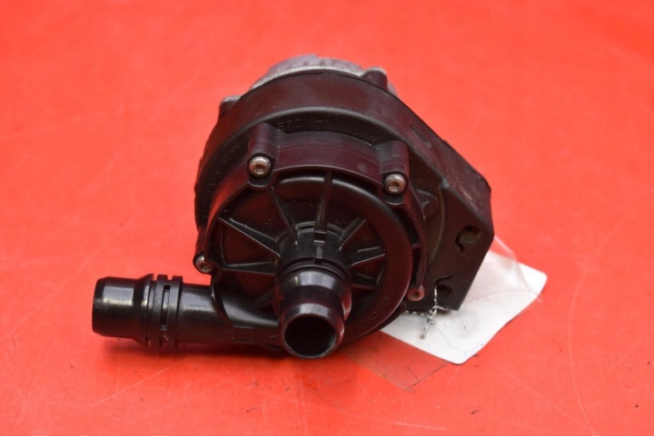 Pompe Pompe Circulation d’eau 9827567880 PEUGEOT e-208 2 II 136 KM 21