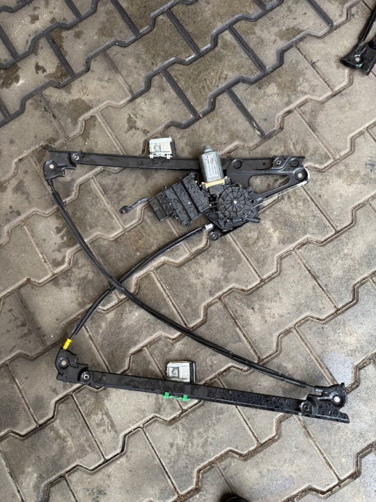 window regulator right front Volkswagen Sharan MK1 Lift 7M3959802