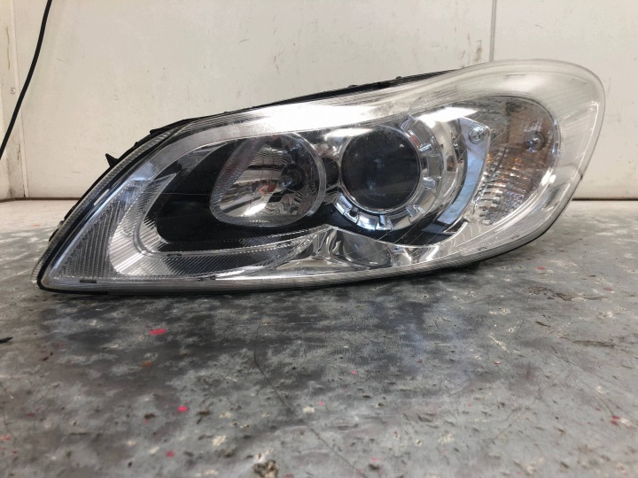 Feux phare Gauche Avant VOLVO C30 LIFT 31299814