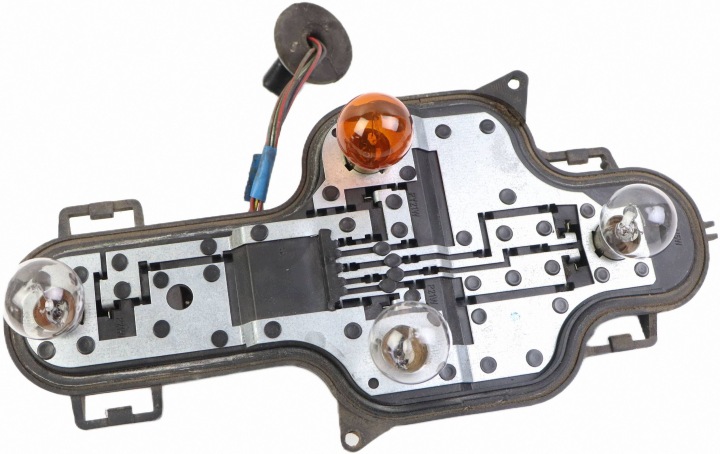 NISSAN PRIMERA P12 Platine porte ampoule feux Gauche Arrière Arrière Berline 89024270 EUROPA