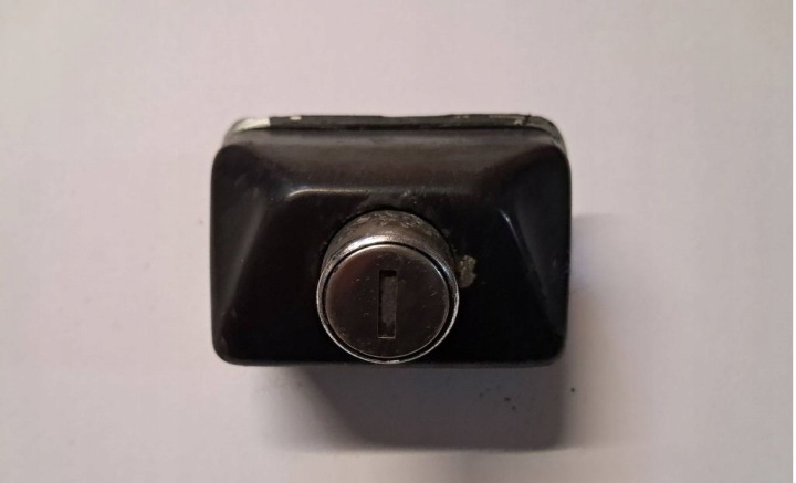 lock of rear bonnet without KLUCZYKA MERCEDES W123 sedan COUPE 1237500285