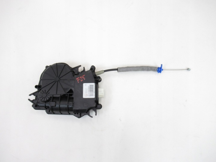 Dociag of a lock boot bonnet BMW F25 X3