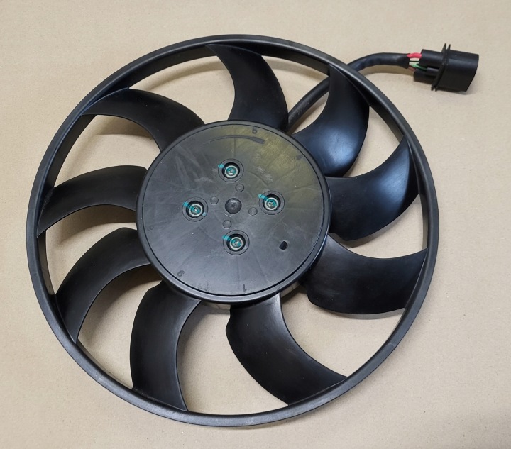 ventilátor chladiča motorček AUDI A5 8W F5 A4 B9