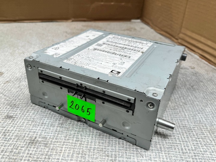 MERCEDES HEADUNIT RADIO NAVI 2059000241 A2059000241 @M