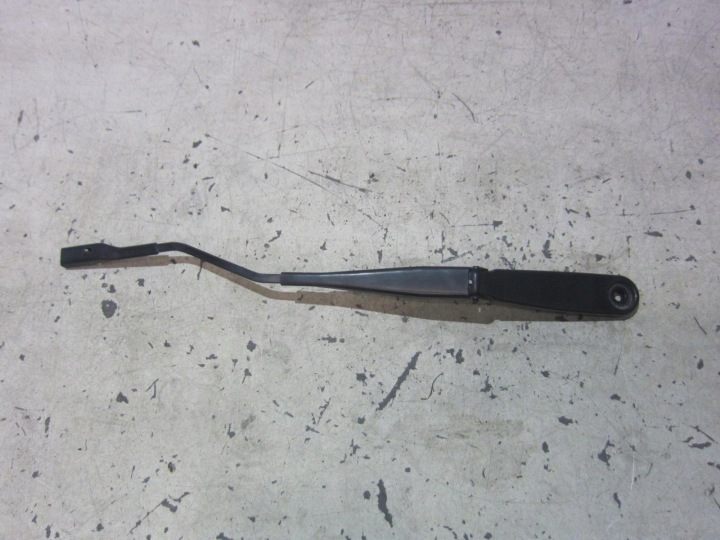 BMW X1 F48 B46 ramínko stěrače OD STRONY řidičů levé 61617360506