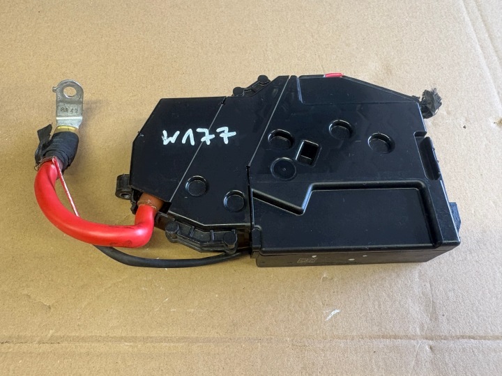 MERCEDES A class W177 fuse box A1775404007