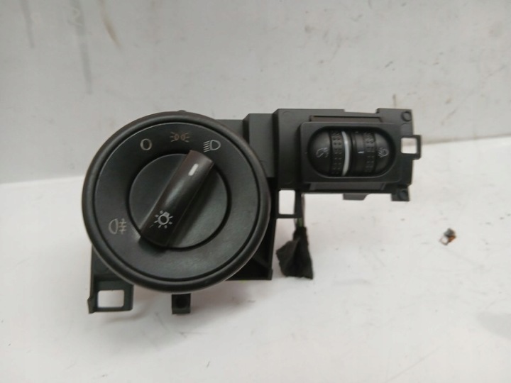 vypínač světel VW TOUAREG a 7L6858903T