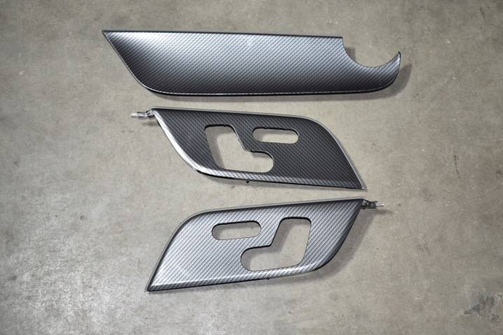 IDEALNY KPL. moulding DECOR CARBON LED MERCEDES H247 GLA 1