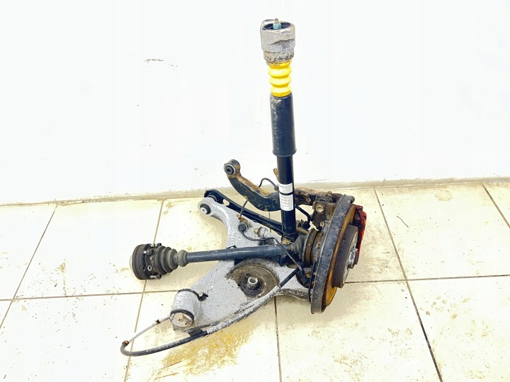 AUDI A4 B7 3.0 TDI Moyeu support broche Suspension Arrière Droit QUATTRO Demi axe