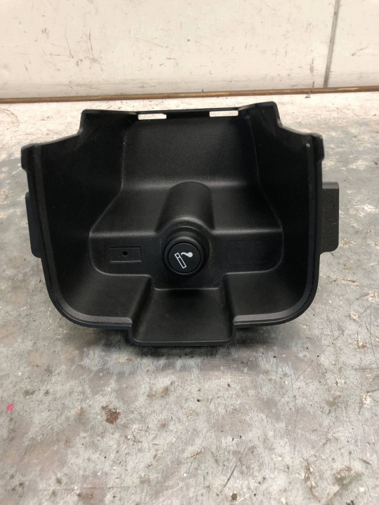 ZAPALNICZKA skrinka spolujazdca AUX OPEL ASTRA J KOMBI 13262613