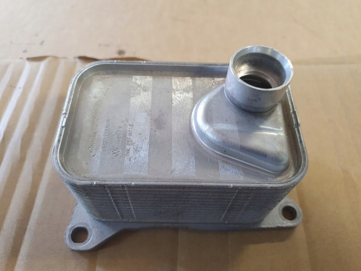 radiatore VW SKODA AUDI 06L117021E come nuovo