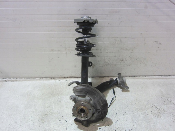 BMW X1 F48 otoč přední levá 6876645 rameno tlumič 31216876645