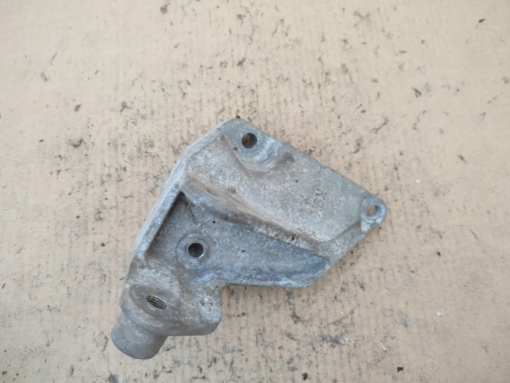support bearing of the engine NISSAN QASHQAI 1.5 DCI F6043000