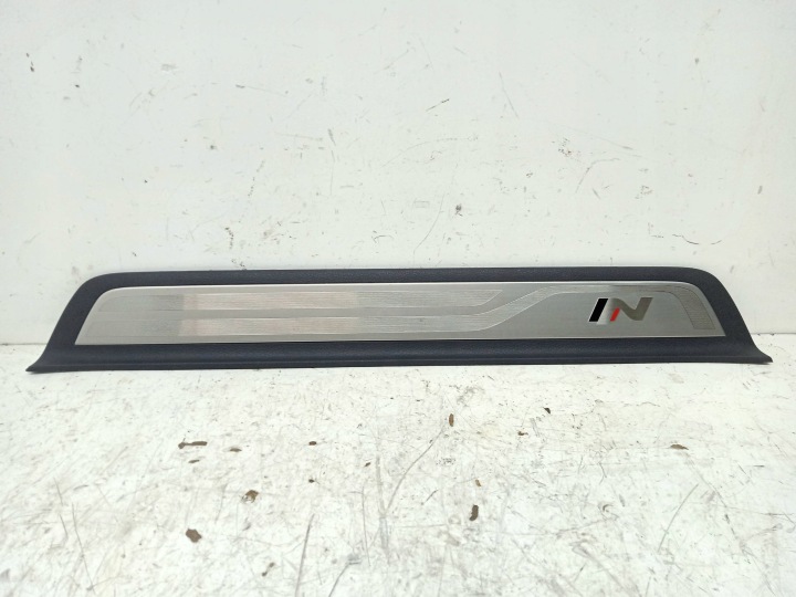 HYUNDAI I30 III LIFT N LINE lišta kryt PRAHU pravý předek 85884-S0000