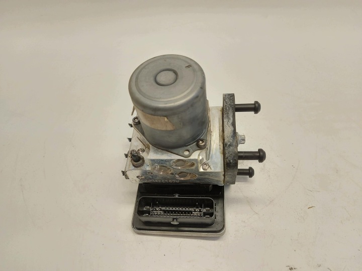 MERCEDES W213 E300de Kombi 2.0 CDI pump control unit ABS A2134316001