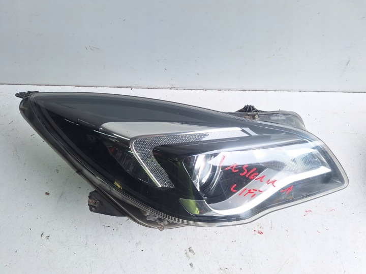 OPEL INSIGNIA A LIFT 13-17 Licht rechts + LED UK