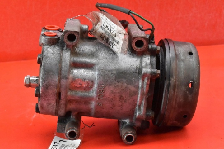 szivattyú Kompresszor a klímának 04677344C CHRYSLER VOYAGER 3 III 2.5 TD 95-01