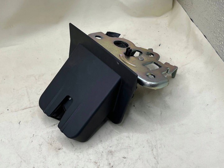 lock of the rear bonnet Audi A3 A4 A5 A7 Q5 8R 8R0827505 OEM !J