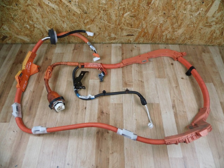 Toyota Auris II E180 1.8 HYBRID kabel Conduit pieces tuyaux wysokiego de tension 8216402030