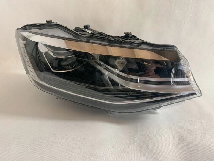 Volkswagen Caddy 20r Reflektor desni far desna 2020 2K8941774P