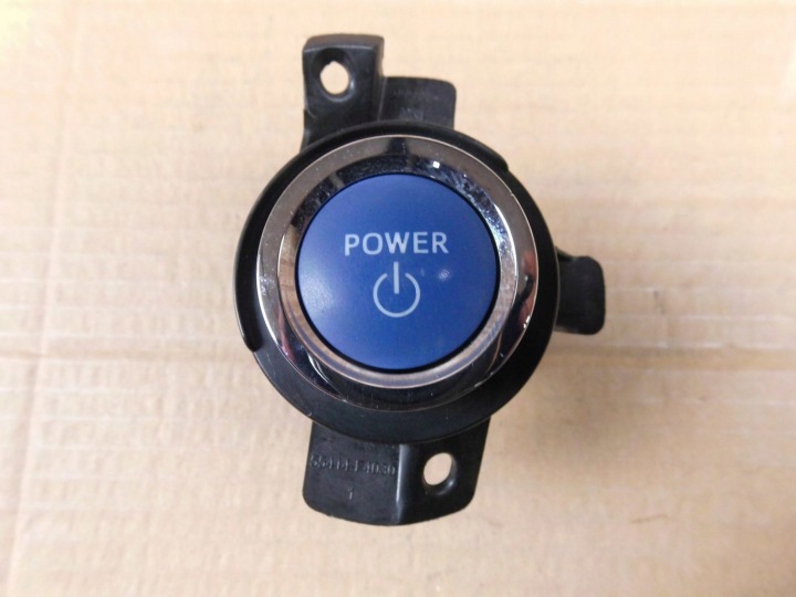 Toyota CHR Bouton POWER Interrupteur