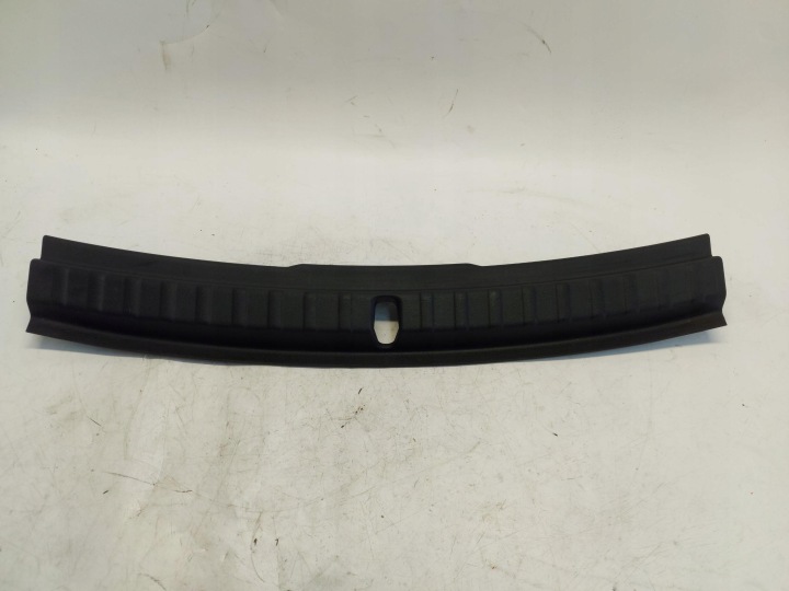 BMW U06 220d kryt stěny kufru 7952331