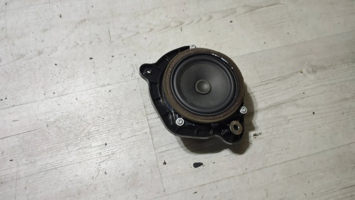 BMW X3 F25 15r 2.0d Haut parleur Droite Arrière