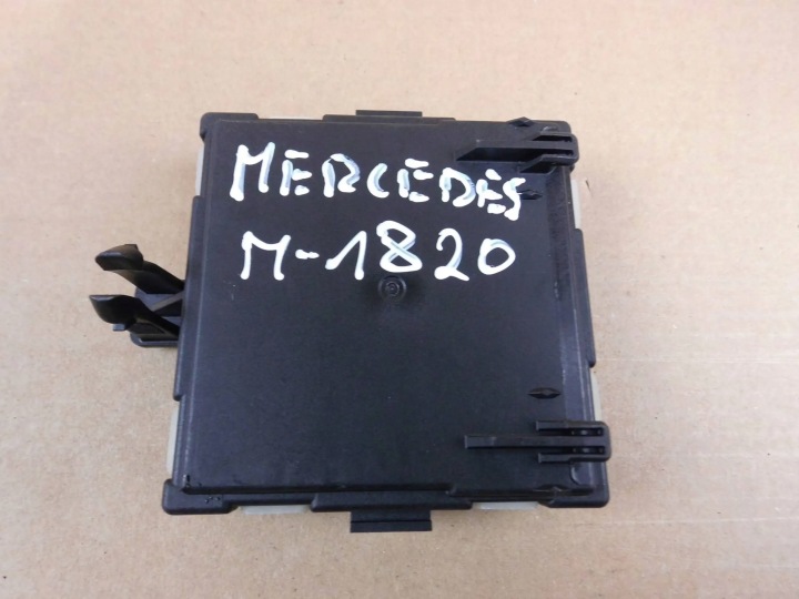 Mercedes-Benz Sprinter W907 module control unit of a lock door A907