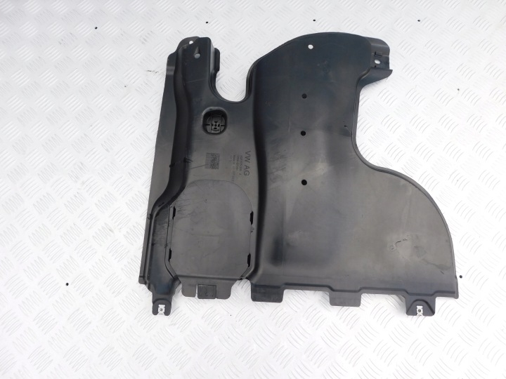 AUDI Q3 83A TIGUAN cover chassis 5QF825206 OEM