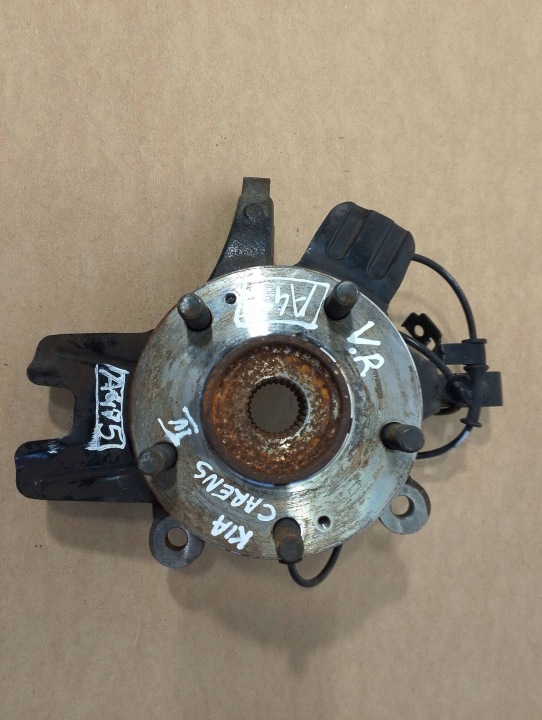 KIA CARENS IV of the pivot swing PRZERDNIA right LOZYSKO R1 6751 (A475)