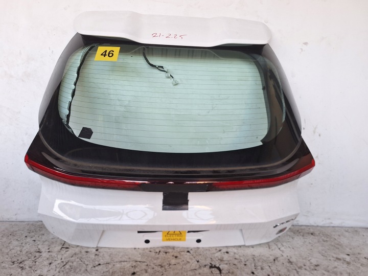TOYOTA CH-R II 23-> Malle hayon arrière coffre 040