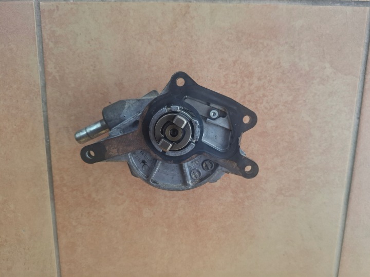 VACUM pump MERCEDES 3,0 CDI A6422300165