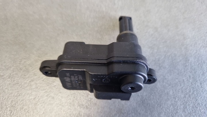 Audi A3 8Y lengéscsillapító klapki wlewu üzemanyag 8V0862159B