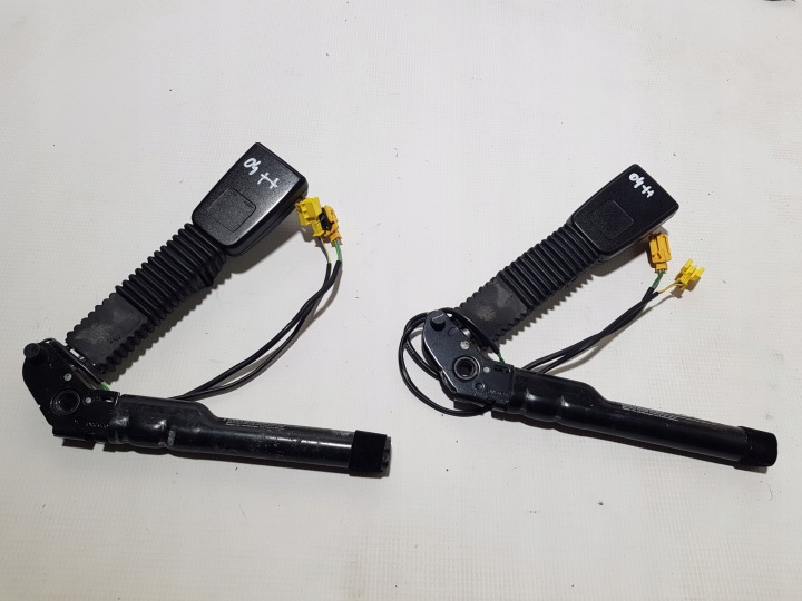 tenditore Aggancio ramo cinture sicurezza Destra Anteriore MERCEDES W251 ML W164 GL X164