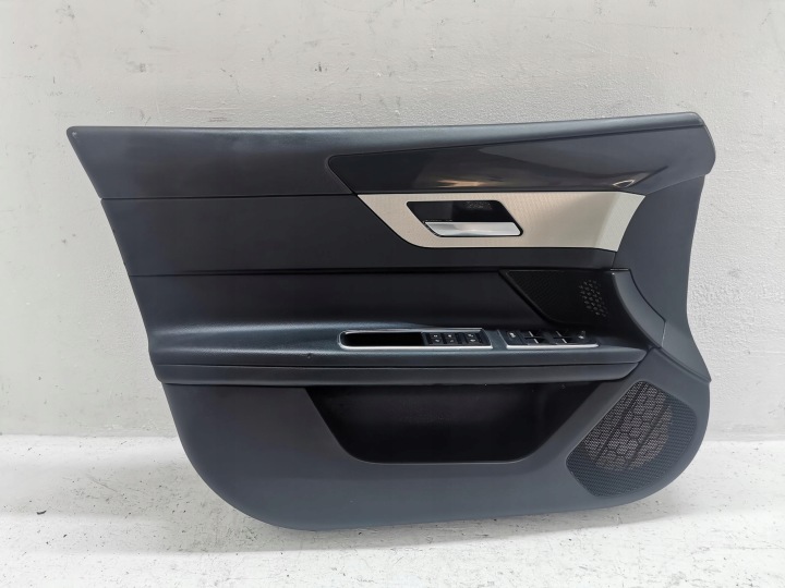 Bok dvere ľavý predok JAGUAR XF II X260 EU