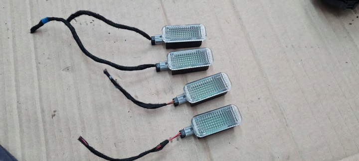A6 C6 LIFT Diódy LED dvere KOSTKA A4 B8 B9 A5 A6 C7 Q7 A5 A7 4X 4E0947415